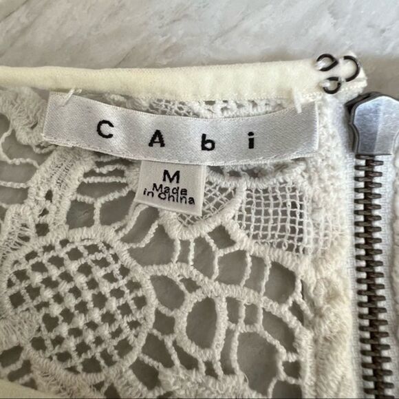 CABI Style 800 Needle Lace Cotton Round Neck White Blouse Women's Size M - Picture 3 of 6